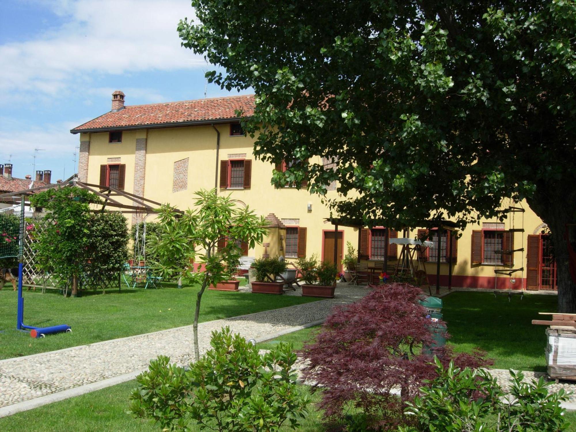 B&B Il Pioppo E La Fonte Castello d'Agogna Luaran gambar