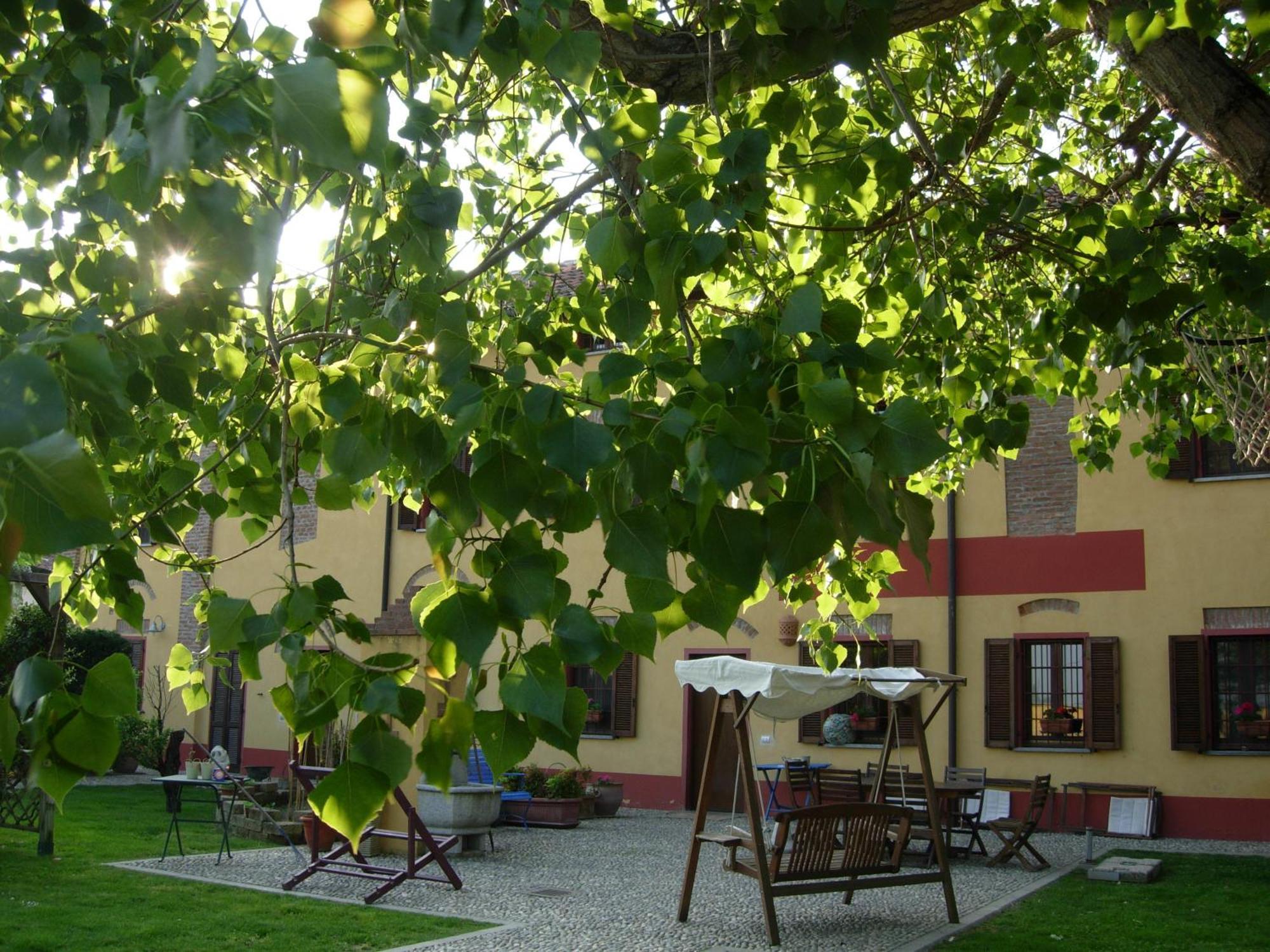 B&B Il Pioppo E La Fonte Castello d'Agogna Luaran gambar