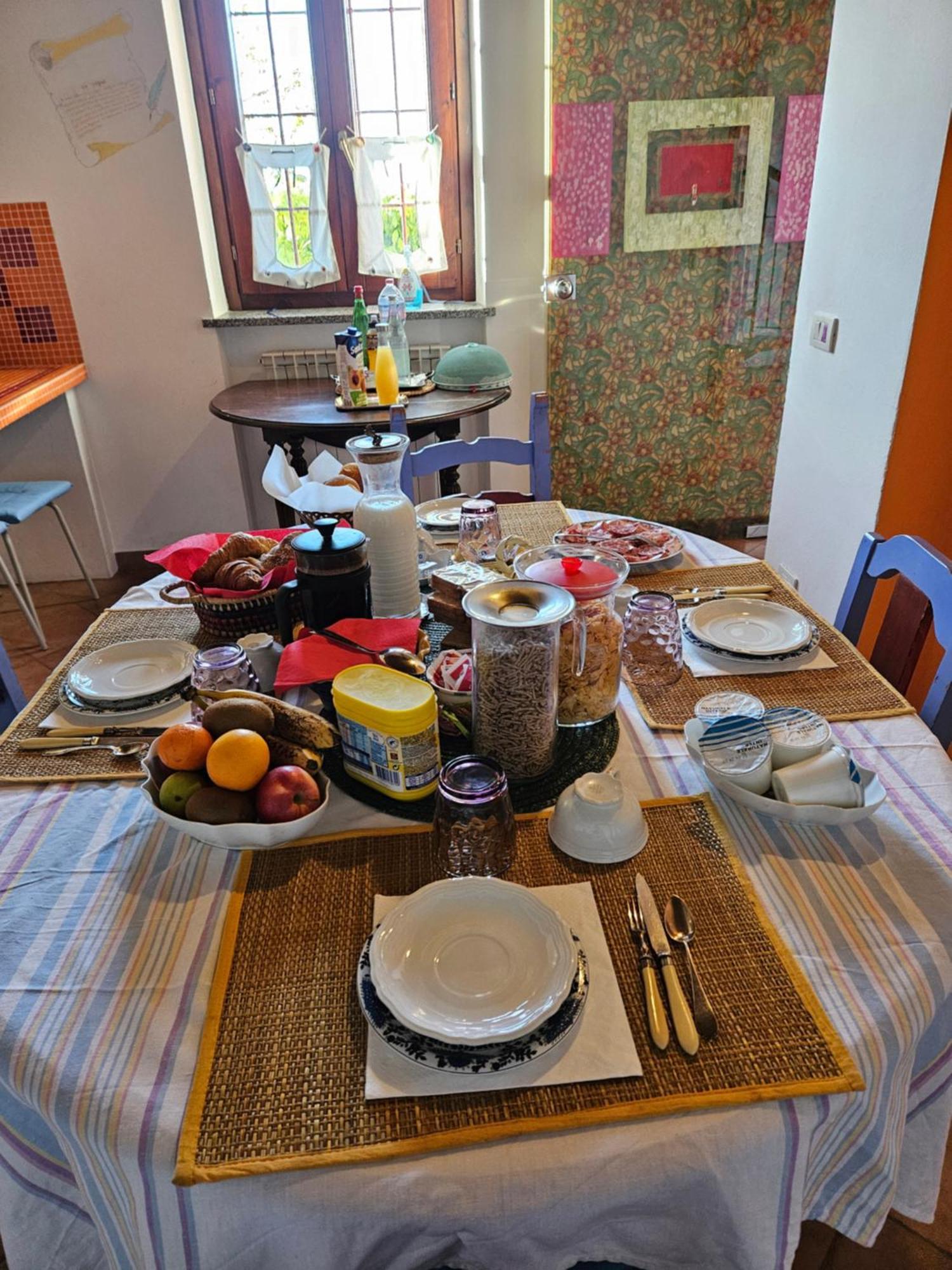 B&B Il Pioppo E La Fonte Castello d'Agogna Luaran gambar