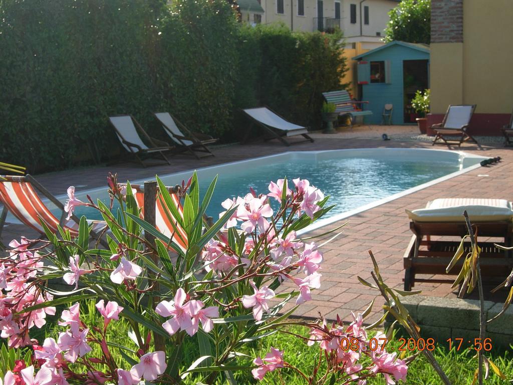 B&B Il Pioppo E La Fonte Castello d'Agogna Luaran gambar